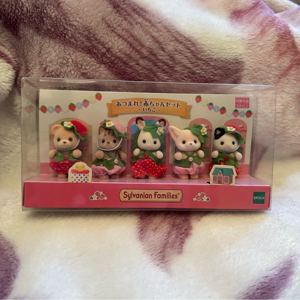 Sylvanian families calico critter strawberry set